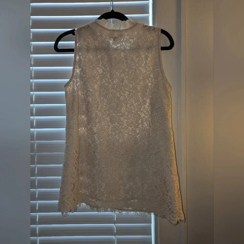 J Crew Lace Sleeveless Cream colored Top. Size TS EUC